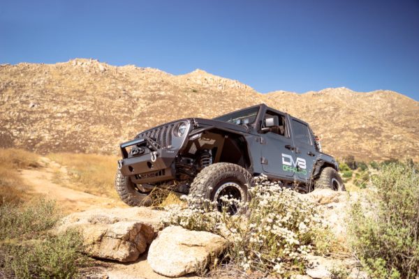 DV8 Offroad 07-23 Jeep Wrangler Gladiator JT JK JL FS-25 Stubby Front Bumper w Plated Bull Bar For Sale - Image 3